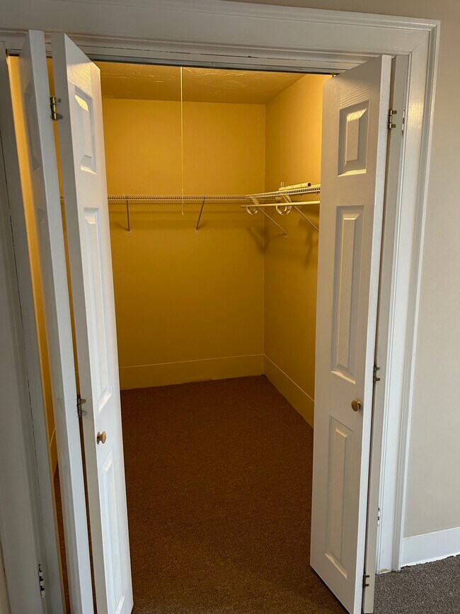 Building Photo - 184 Main St