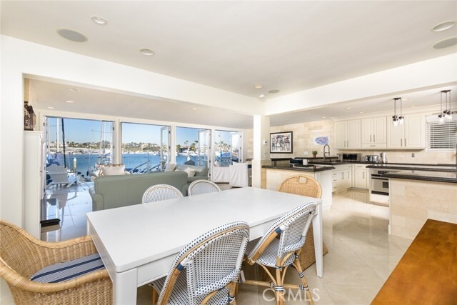 Building Photo - 3322 Via Lido