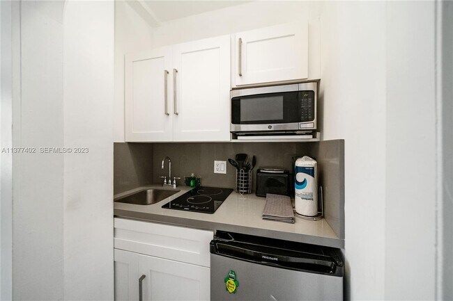 Building Photo - 7300 Ocean Terrace