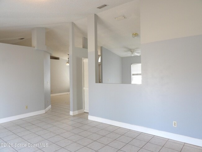 Building Photo - 1006 Locust Ave NW