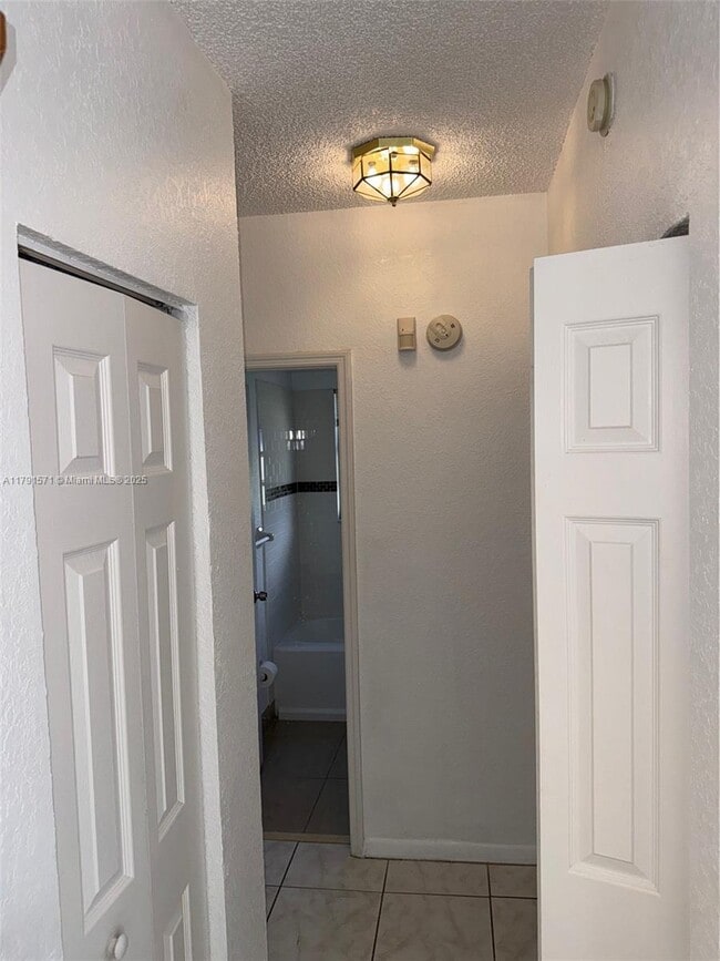 Building Photo - 5201 SW 31st Ave