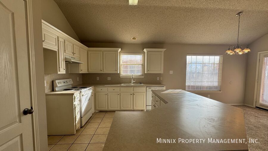 Building Photo - 9704 Ave U Ave