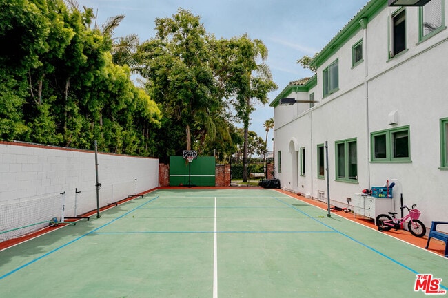 Building Photo - 508 N Canon Dr