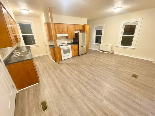 Building Photo - 180 Federal St