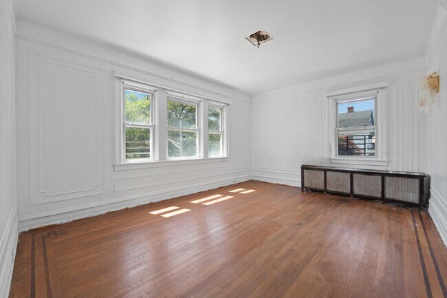 Building Photo - 105-05 Ditmars Blvd