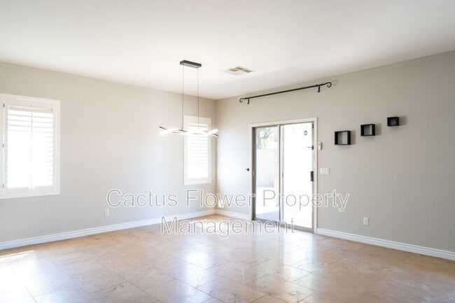 Building Photo - 1497 E Indigo St