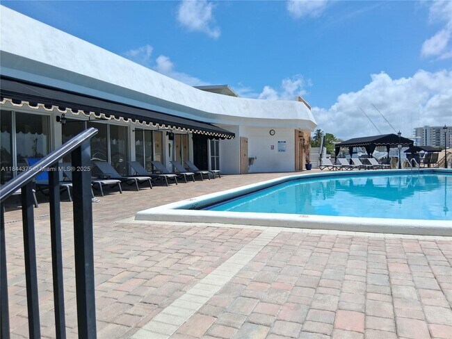 Building Photo - 100 Golden Isles Dr