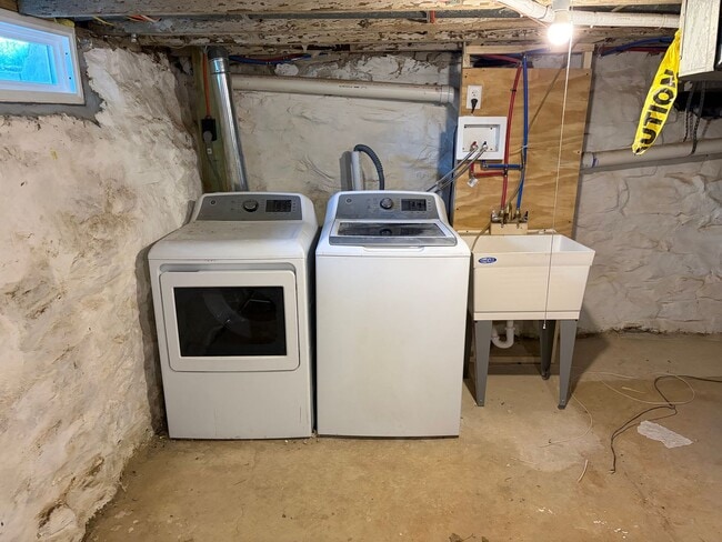 Building Photo - Fully Renovated 2BR/1.5BA Twin Home on Corner Lot-Move in Ready