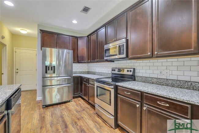 Building Photo - 136 Waverly Way