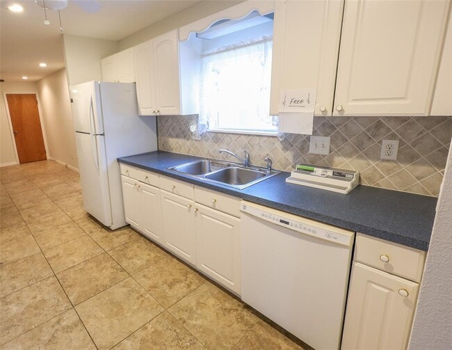 Building Photo - 248 Philadelphia Blvd