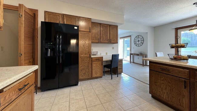 Building Photo - 720 N 16th Ave