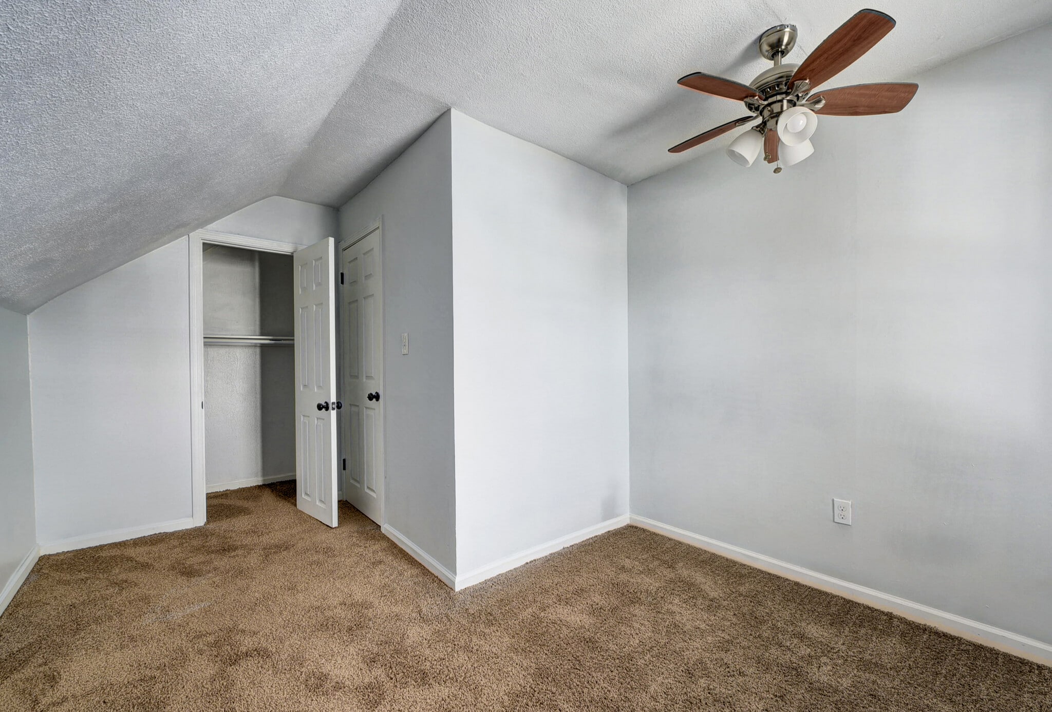 bedroom 2 closet - 3115 Hancock Ave
