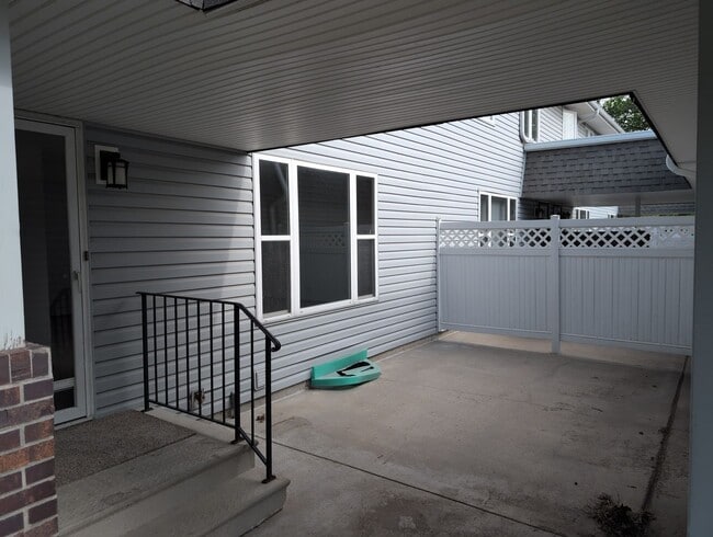 Building Photo - Fully Updated 3 Bedroom 3 Bath Townhouse with 2 Stall Attatched Garage