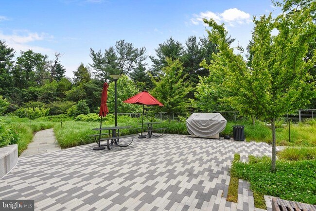 Building Photo - 5101 River Rd