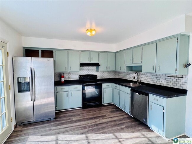 Building Photo - 235 Vista Dr