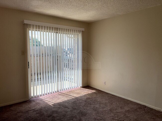 Building Photo - 2207 Cascade Dr