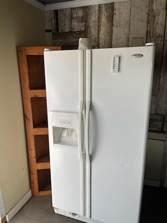 Building Photo - Rustic Charm: Enjoy Farmhouse living in our 1Bed 1 Bath Coming Soon !