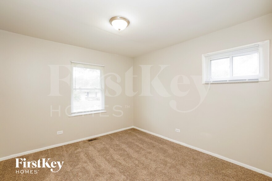 Building Photo - 4200 Arlington Dr