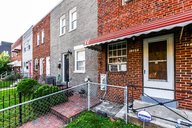 Building Photo - 1709 Montello Ave NE