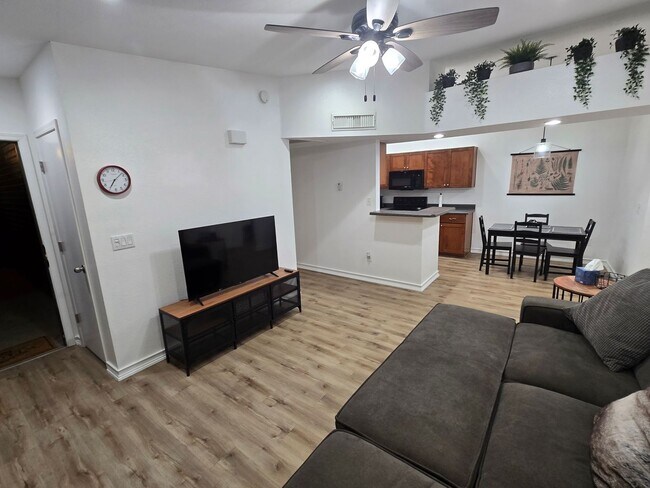 Building Photo - West-Flagstaff Condo in the Arbors - 2 Bed, 2 Bath - Students OK! 1 Sm. Pet OK! Avail. July 10th!!