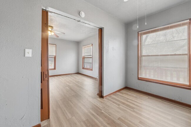 Building Photo - 1218 W Locust St