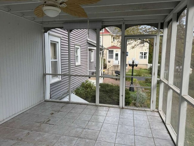 Building Photo - 1004 Pearl St