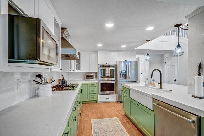 Building Photo - 14501 Wesfall Rd., Tustin CA 92780 5 BR, 3...