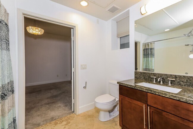 Building Photo - Spacious Condo in Downtown Long Beach!
