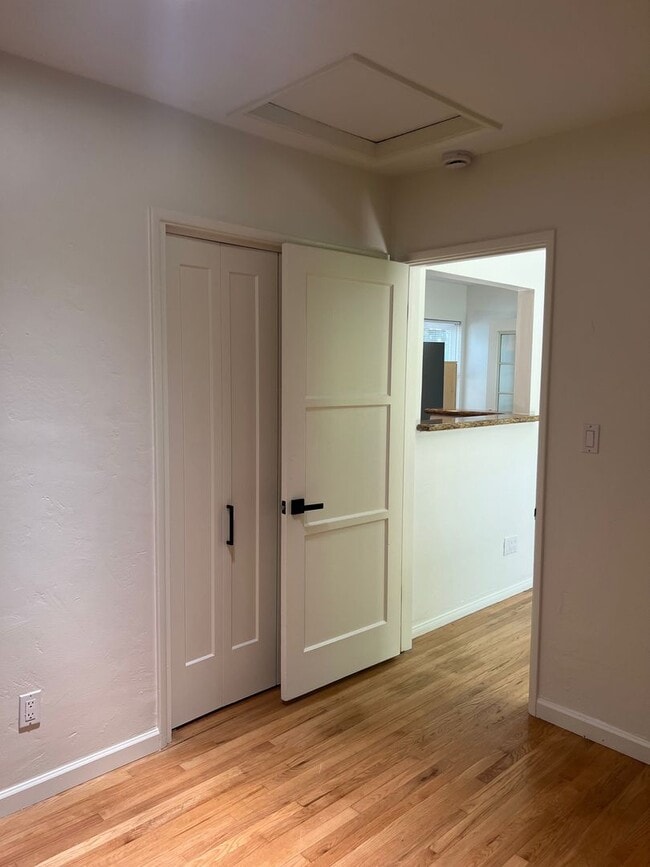Building Photo - Charming Cottage in North Park!