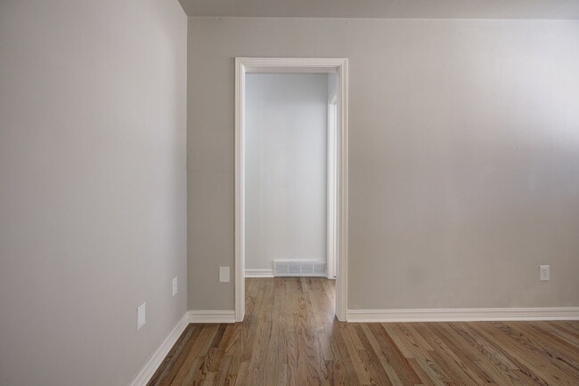 Building Photo - 1520 Brookdale Dr