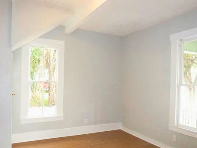 Building Photo - 816 Hays St