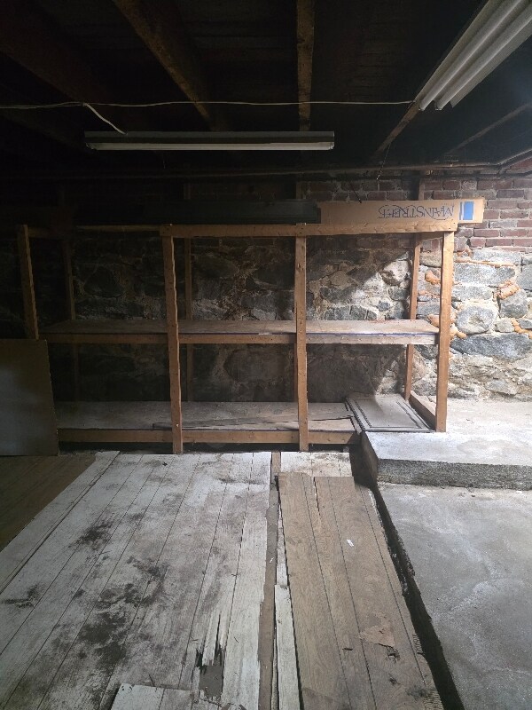 Building Photo - 560 Pine St