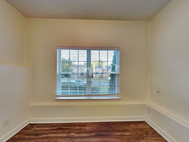 Building Photo - 1409 Napa Pt W