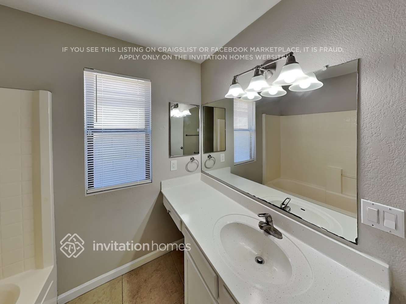 Building Photo - 8910 W Vale Dr