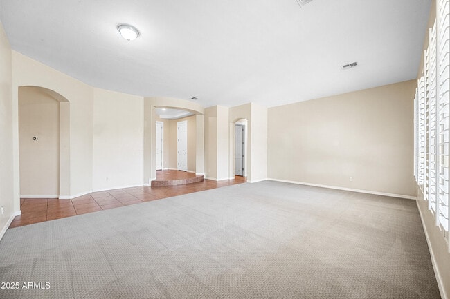 Building Photo - 2407 E Iris Dr