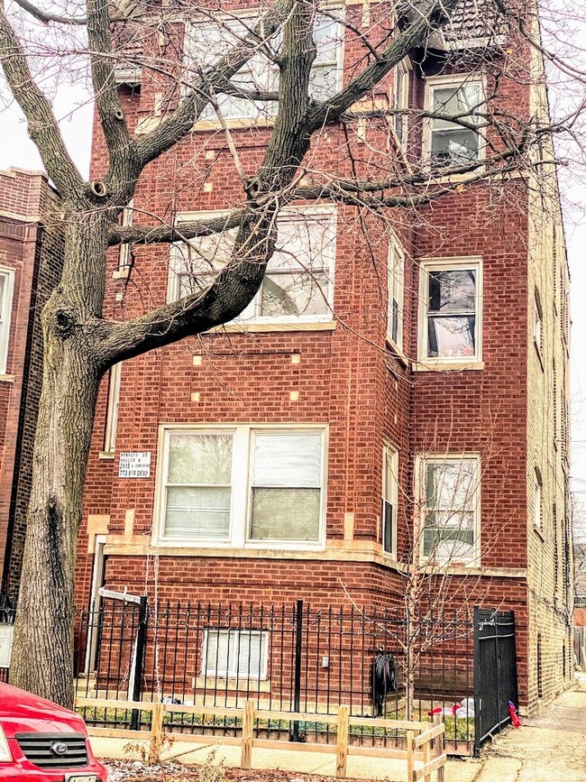 Primary Photo - 2415 N Hamlin Ave