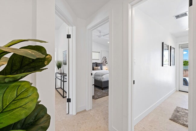 Building Photo - 38951 Bel Air Dr