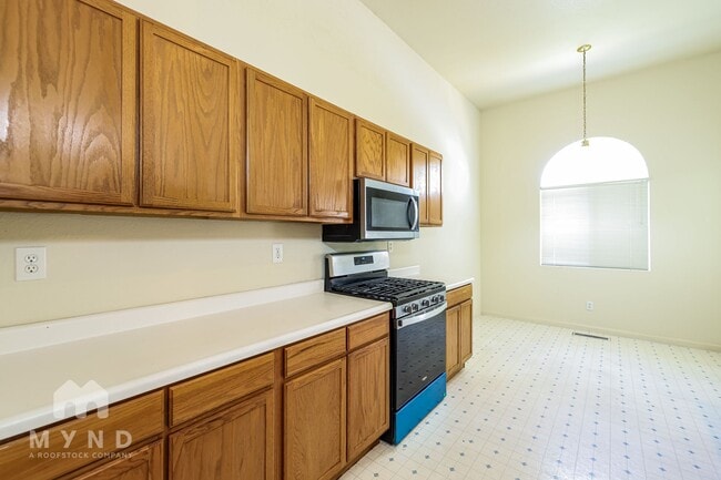 Building Photo - 5518 Spandrell Cir