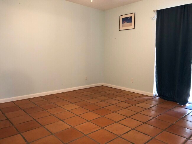 Building Photo - 1515 NE Beacon Dr