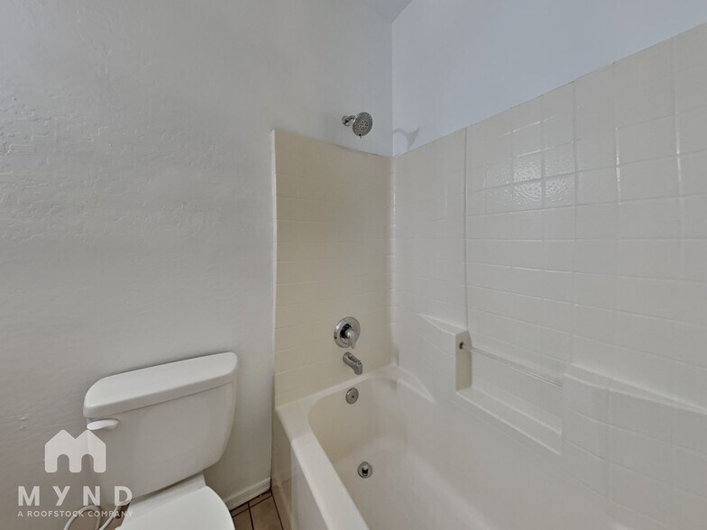 Building Photo - 5651 S 11th Dr