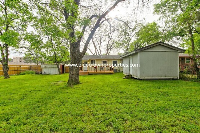 Building Photo - 1300 Bennett Dr