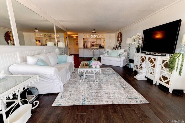 Building Photo - 170 W Broadway