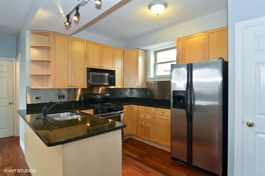 Building Photo - 1540 N Claremont Ave