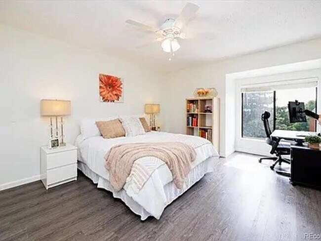 Building Photo - Flexible Condo Living with Loft near Golden!!!