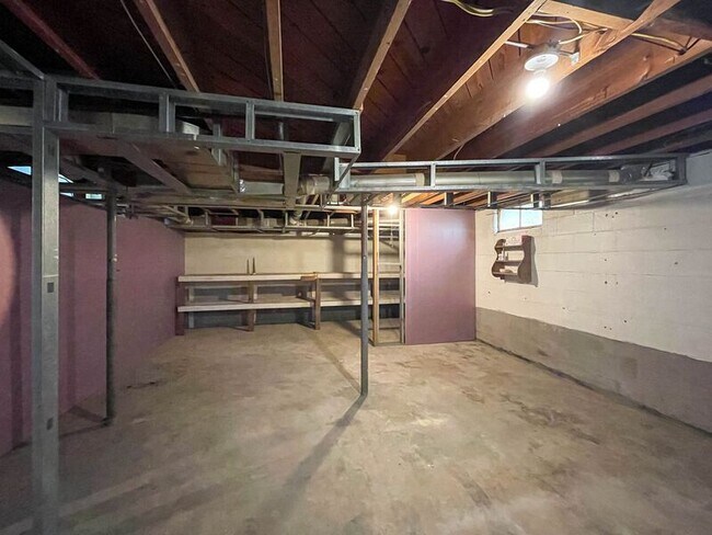 Building Photo - 58 Longview Rd