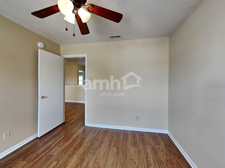 Building Photo - 10352 Fairmont Ln