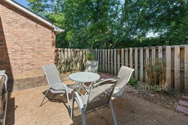 Building Photo - 208 Cottage Pl