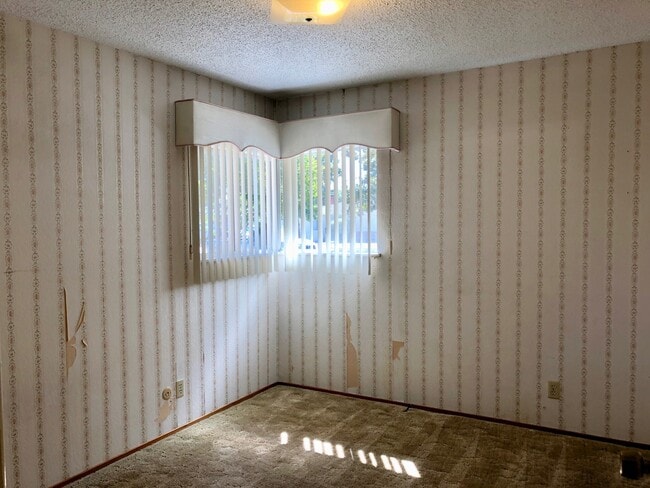 Building Photo - $1,950 First & Gettysburg, 3 bedroom home ...