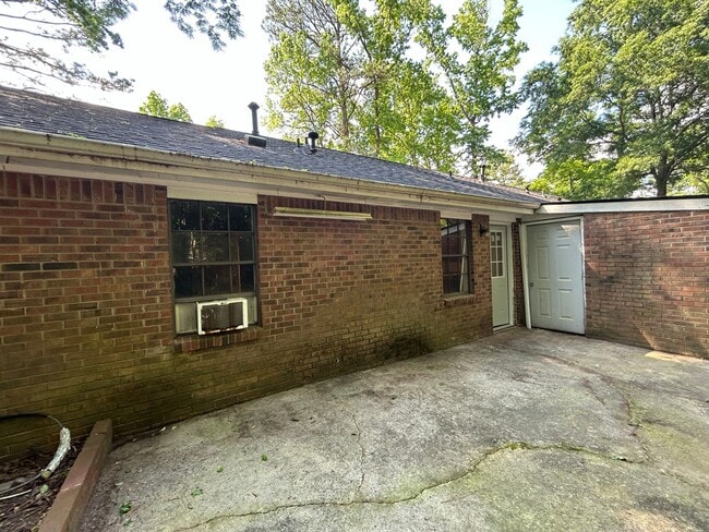 Building Photo - **$400 OFF FIRST FULL MONTH OF RENT**105 Meadowbrook Court Unit A - Available Now! Ask how you ca...