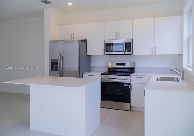 Building Photo - 27651-27155 CT